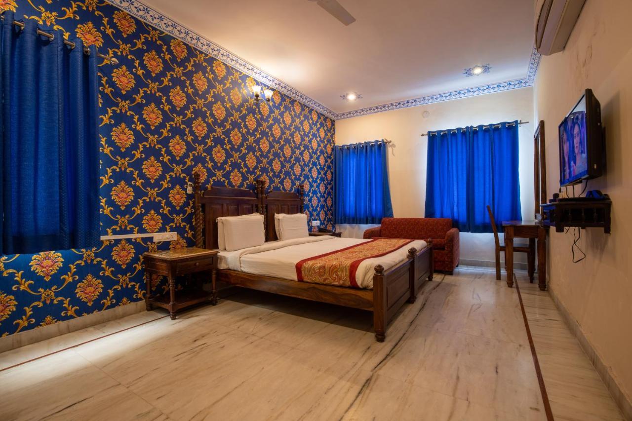 Hotel Royal Pratap Niwas Удайпур Экстерьер фото